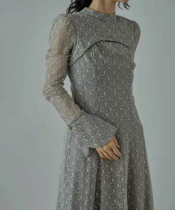 백 오픈 지오메트릭 드레스