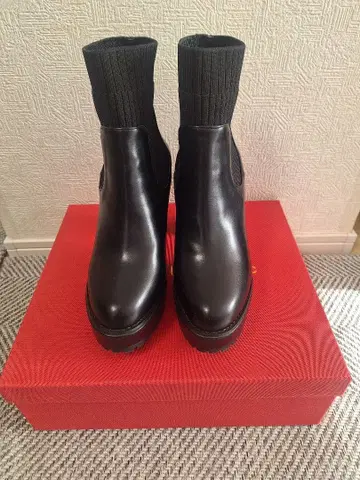 블랙 가죽 니트 삭스 부착 부티