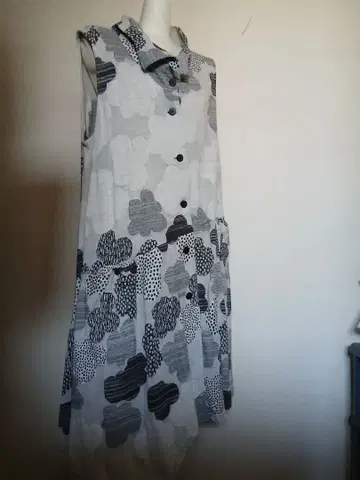 센소유니코 (자우) 슬리브리스 꽃무늬 튜닉 화이트 블랙 계열