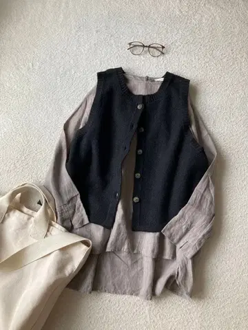 미사용 새상품 M.M.O 버튼 귀여운 니트 베스트 블랙