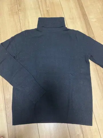 UNIQLO 캐시미어 100% 터틀넥 스웨터 L 사이즈