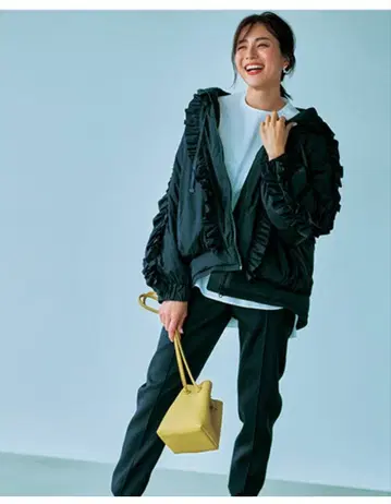 세츠코 사지테일 프릴 다운 블랙