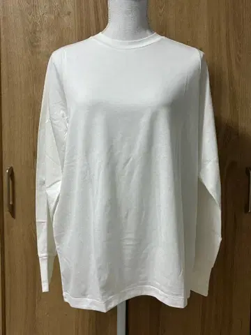 화이트 긴팔 T셔츠 미사용 택 포함