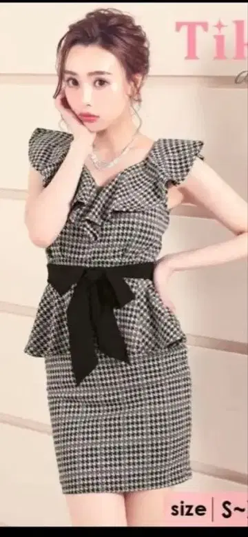 Tika 프릴 달린 페플럼 드레스 택 포함 새상품