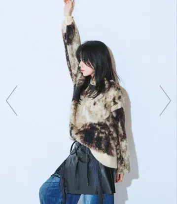 애니멀라이크 패턴 풀오버