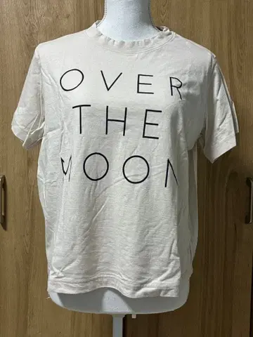OVER THE MOON 반팔T셔츠 베이지