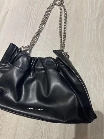 블랙 합성 피혁 핸드백