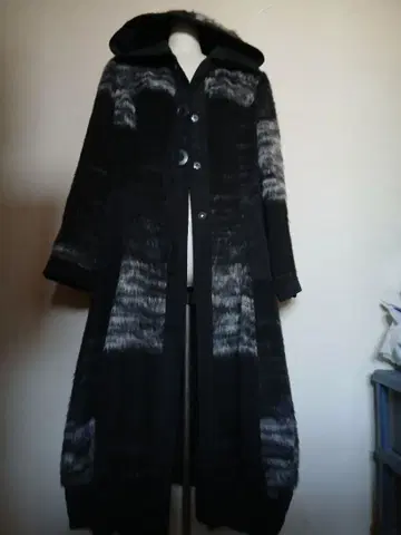 에이코 콘도 후드 부착 벌룬 롱 코트 블랙 그레이