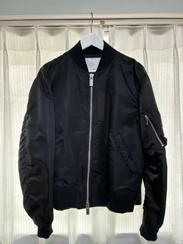 sacai 블랙 MA-1 자켓