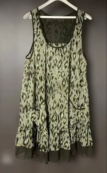 이타리야 애니멀 프린트 슬리브리스 튜닉