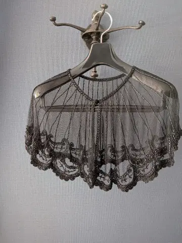 볼레로 블랙 비즈 자수 케이프 숄 고딕