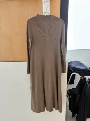 브라운 리브 니트 긴팔 원피스
