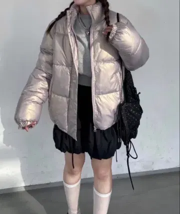 실버 광택 숏 다운 자켓