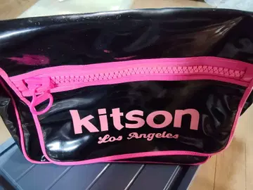 kitson 스포츠 백 블랙과 핑크