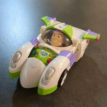 버즈 라이트이어 변신 차량 도쿄 디즈니랜드