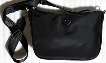 내일 발송 COCOCELUXGOLD 포코노 나일론 하프문 디자인 백