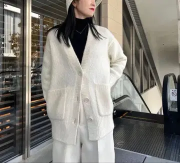 유나이티드 애로우즈 V넥 니트 가디건 아이보리