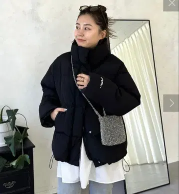 MOMO COLLECTION 블랙 다운 자켓 M 사이즈