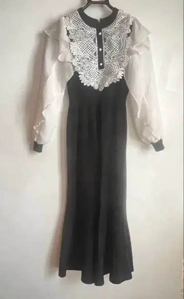 안미르 요크 레이스 니트 OP