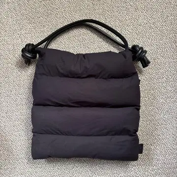 피노레 다운 백 블랙