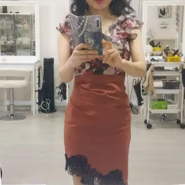 M 사이즈 브라운 프릴 타이틀 드레스