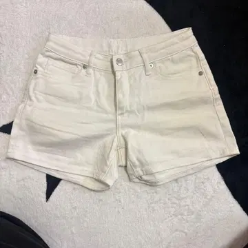 UNIQLO 화이트 숏팬츠 150cm