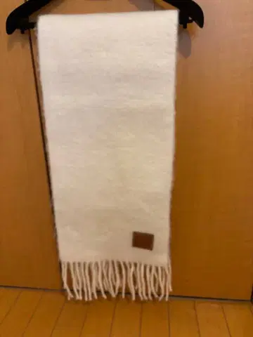 모헤어 화이트 머플러