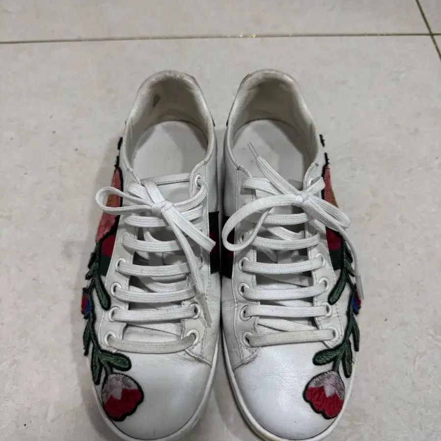 Gucci flower embroidery sneakers white