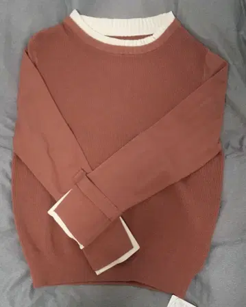 셋업 플리츠 카라 니트 풀오버와 플레어 스커트 L 사이즈