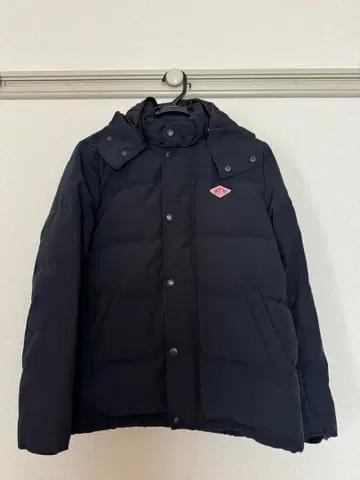 네이비 후드 부착 다운 자켓