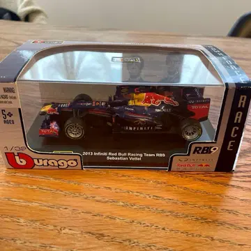 Bburago 2013 레드불 레이싱 RB9