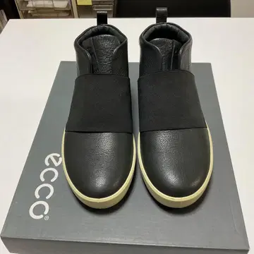 ECCO 블랙 슬립온 스니커즈