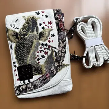 잉어 자수 화이트 가죽 숄더 파우치 미사용