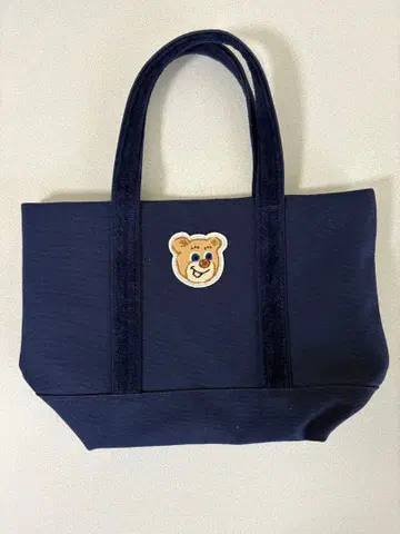 페이러 네이비 곰 자수 토트백