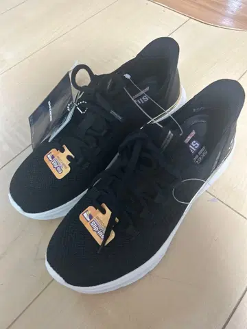 스케쳐스 슬립인 스니커즈 골드 악센트 22.5cm