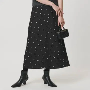 새틴 플라워 자카드 롱 스커트 블랙