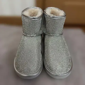 미사용 새상품급 Anne Coquine 반짝이는 실버 어그 부츠 LL