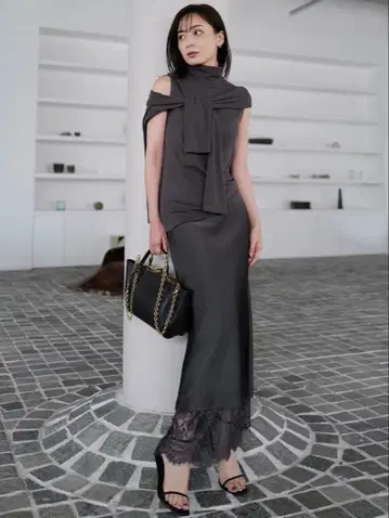 아뉴앙스 레이스 레이어드 새틴 내로우 스커트