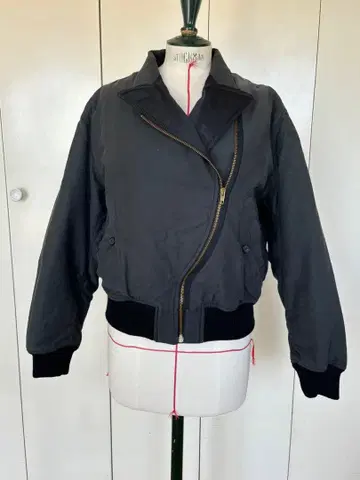 Lutz Huelle MA-1풍 봄버 자켓