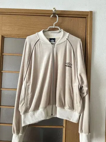 UMBRO 베이지 집업 트랙 자켓