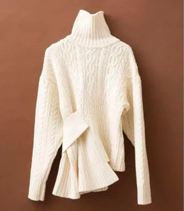 UNITED TOKYO 케이블망 비대칭 스웨터