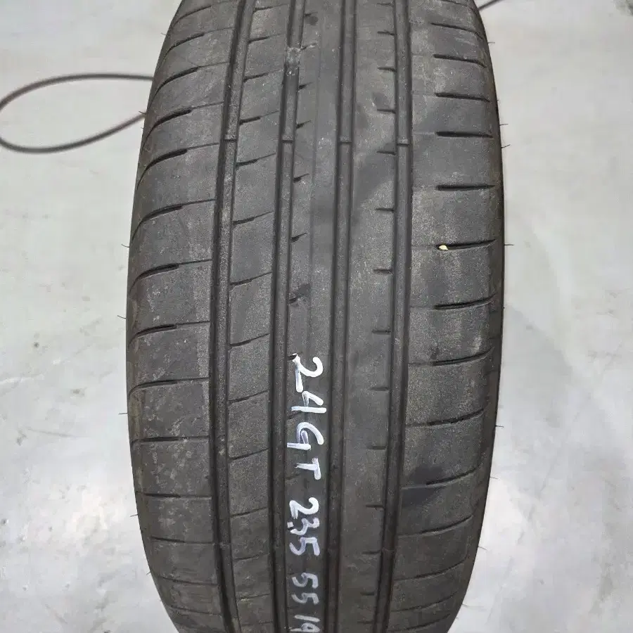 중고 굿이어타이어 19인치 235 55 19 이글F1 낱개1개 판매합니다 #2355519,#벤츠glc클래스,#굿이어타이어,#중고타이어  on Bunjang Global Site.