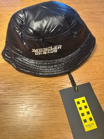 MONCLER GENIUS 리버서블 햇