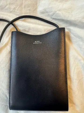 A.P.C. 넥 파우치 숄더백