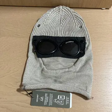C.P. Company 고글 달린 니트 모자