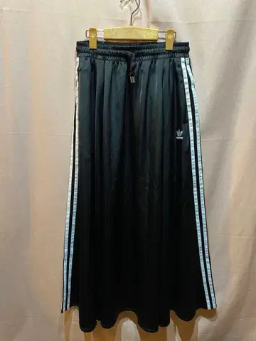아디다스 오리지널 블랙 플레어 스커트 새틴 이지 롱