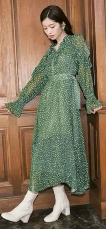 벨티드 와셔 프릴 원피스 LilyBrown