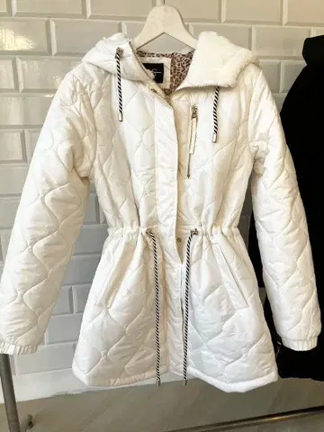 제시카 심슨 Jessica Simpson 패딩 자켓