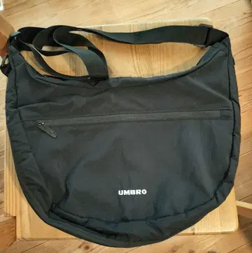 UMBRO 블랙 숄더백