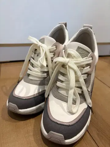 다이애나 스니커즈 22.5cm